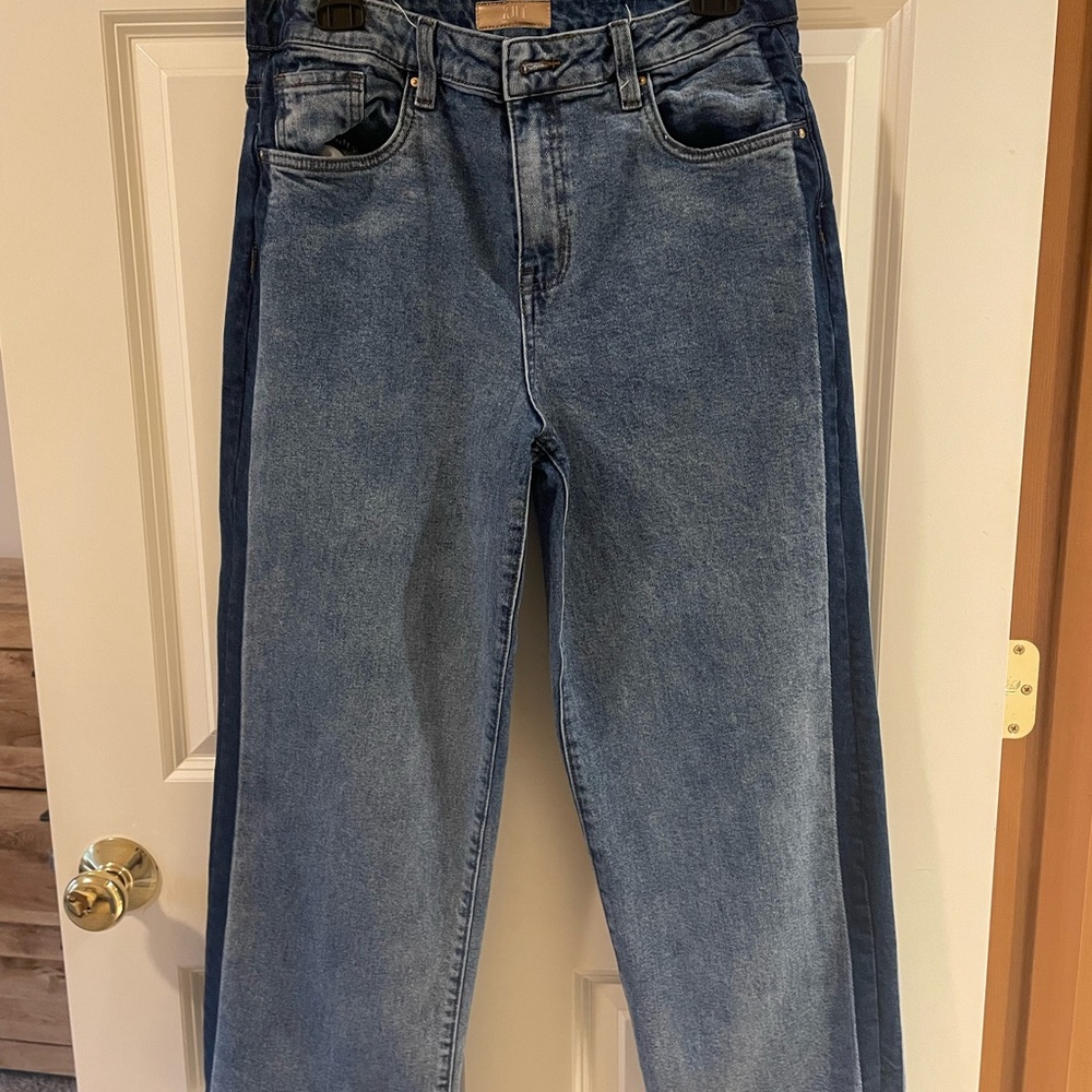 Kut from the Kloth Medium Blue Straight Leg Jeans with Dark Side Panels